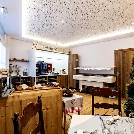 Restaurant 3 Chateaux Hotel *