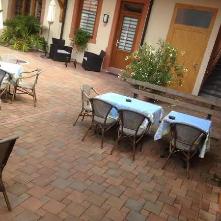 Restaurant 3 Chateaux فندق ريبوفيل